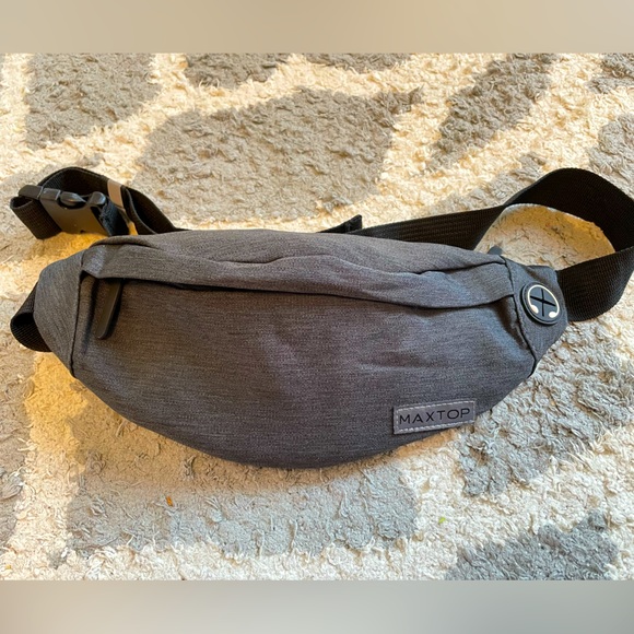 Small fanny pack - Picture 1 of 7